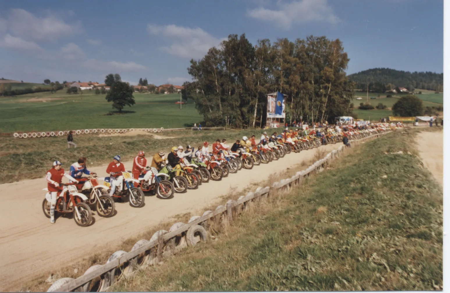 Fahrer warten auf den Start eines Rennens am Thannhof, Aufnahme aus den 1980er-Jahren